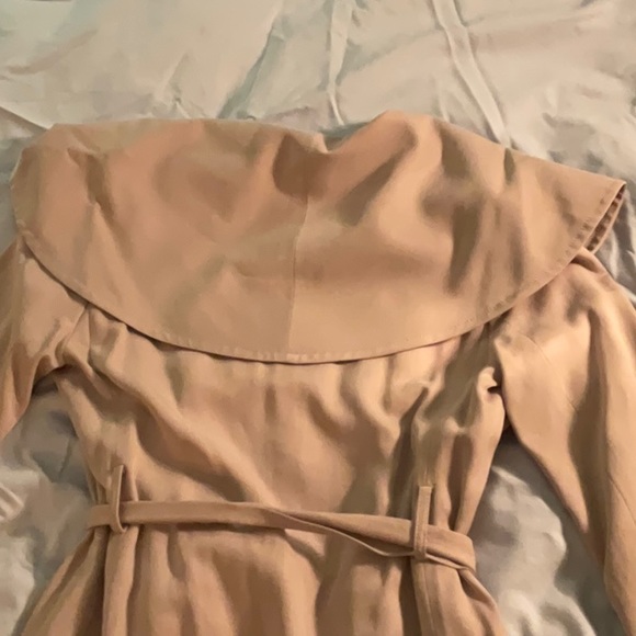 Club Monaco classic beige wrap trench coat Sz XS EUC - Picture 3 of 4